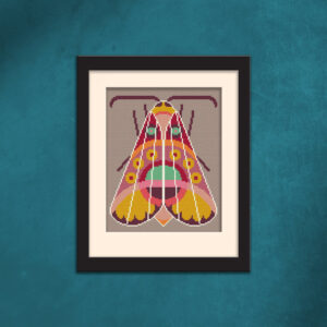 Moth - en smuk møl til væggen - broderikit fra Emily Peacock