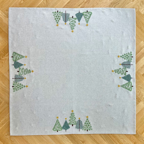 Groen jul med stil 2028-1 juletræstæppe pomp stitch